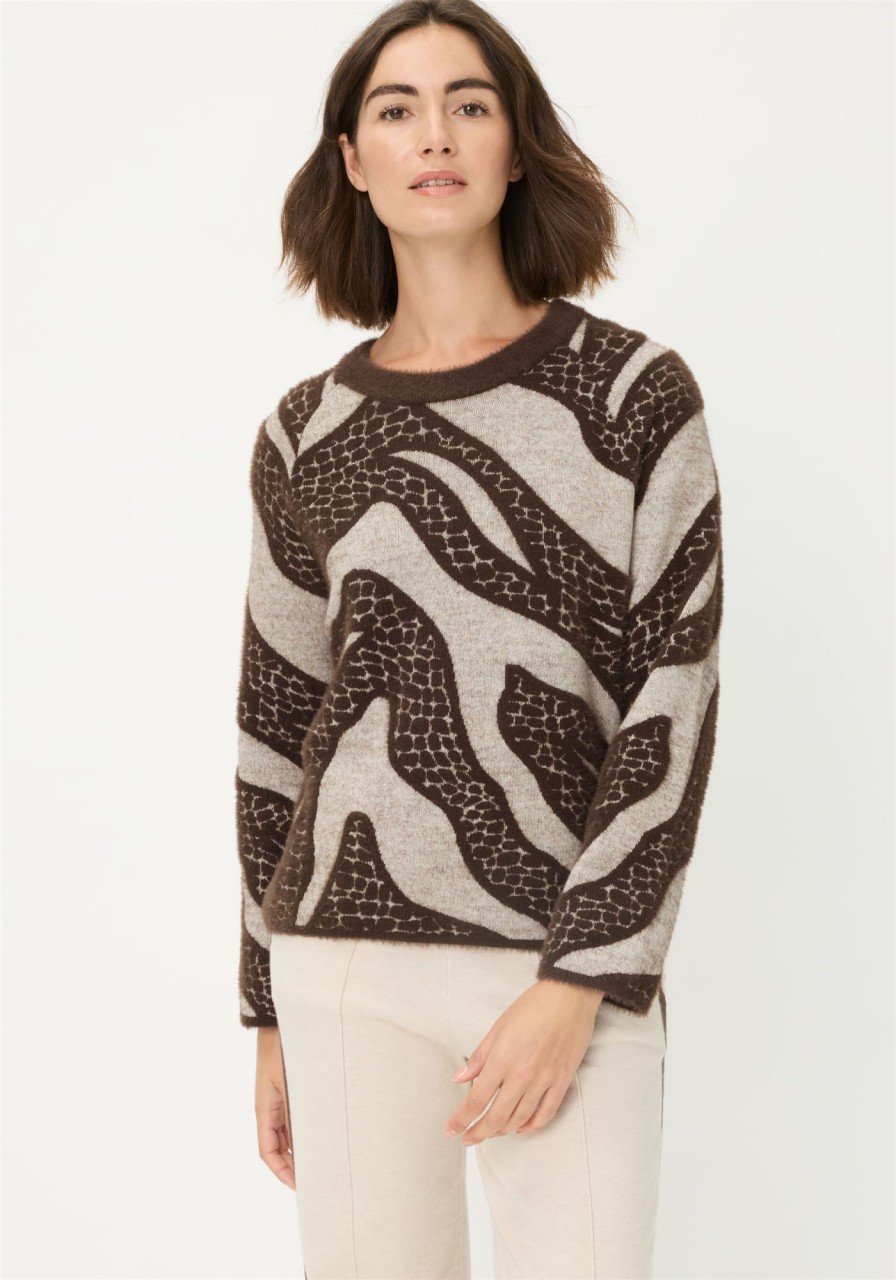 Brązowy sweter damski Henny we wzory – Designer Choice