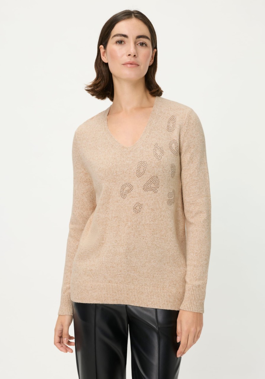 LENZING™ ECOVERO™ Beżowy sweter damski Henny z dekoltem V z panterką – Urban Wild