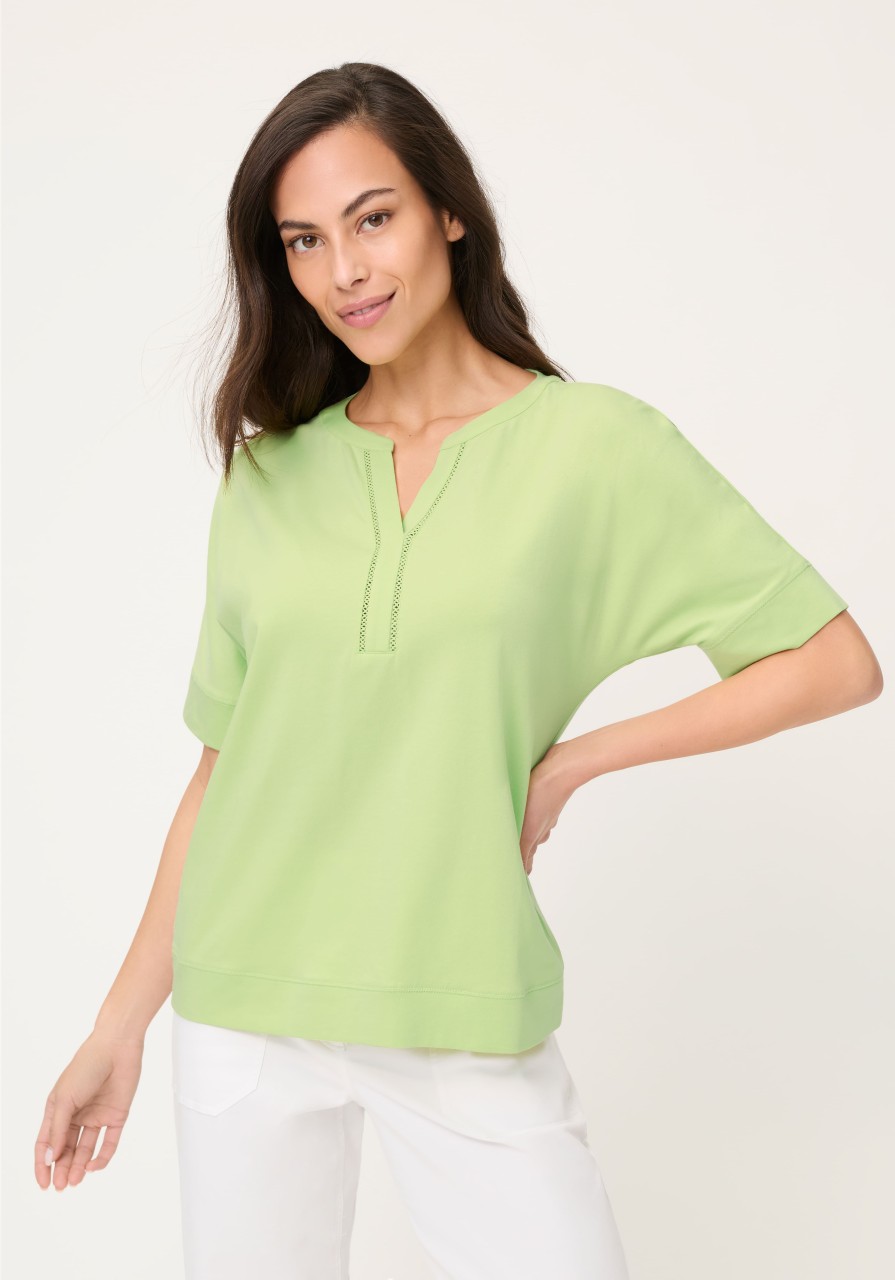 Jasnozielona bluzka damska Cosima z dekoltem V – Neo Safari