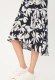 Granatowa wiskozowa sukienka bez rękawów w kwiaty - Smart Casual #5